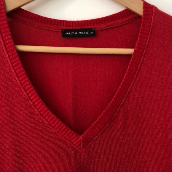 Ladies red sweater - Picture 2 of 4